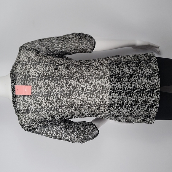 Cabi V Neck Bottom Gethered Placket Blouse - Picture 10 of 16